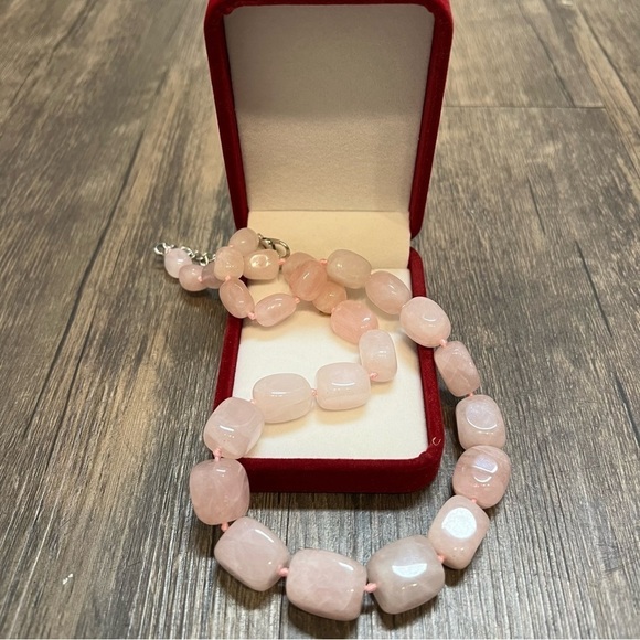 Women’s Natural Rose Quartz Crystals Necklace 20” - Picture 5 of 9